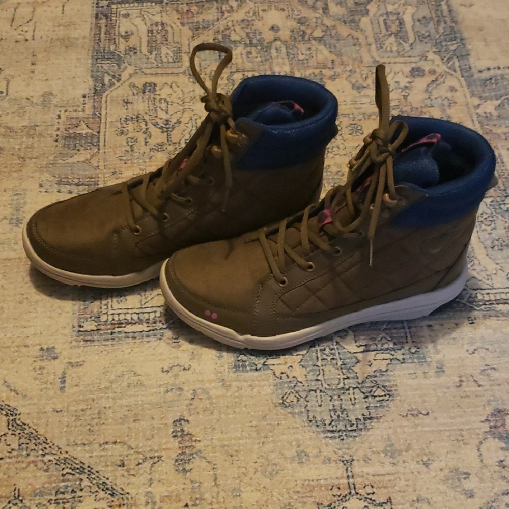 Ryka women's sport boot. Wore once!!!!
